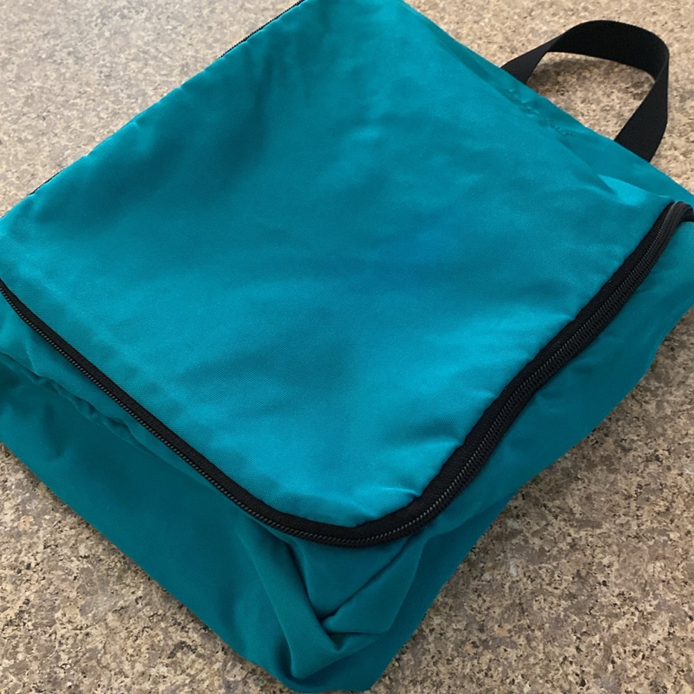 L.L. Bean Travel Toiletry Bag Shade of Blue or Green - Picture 6 of 17